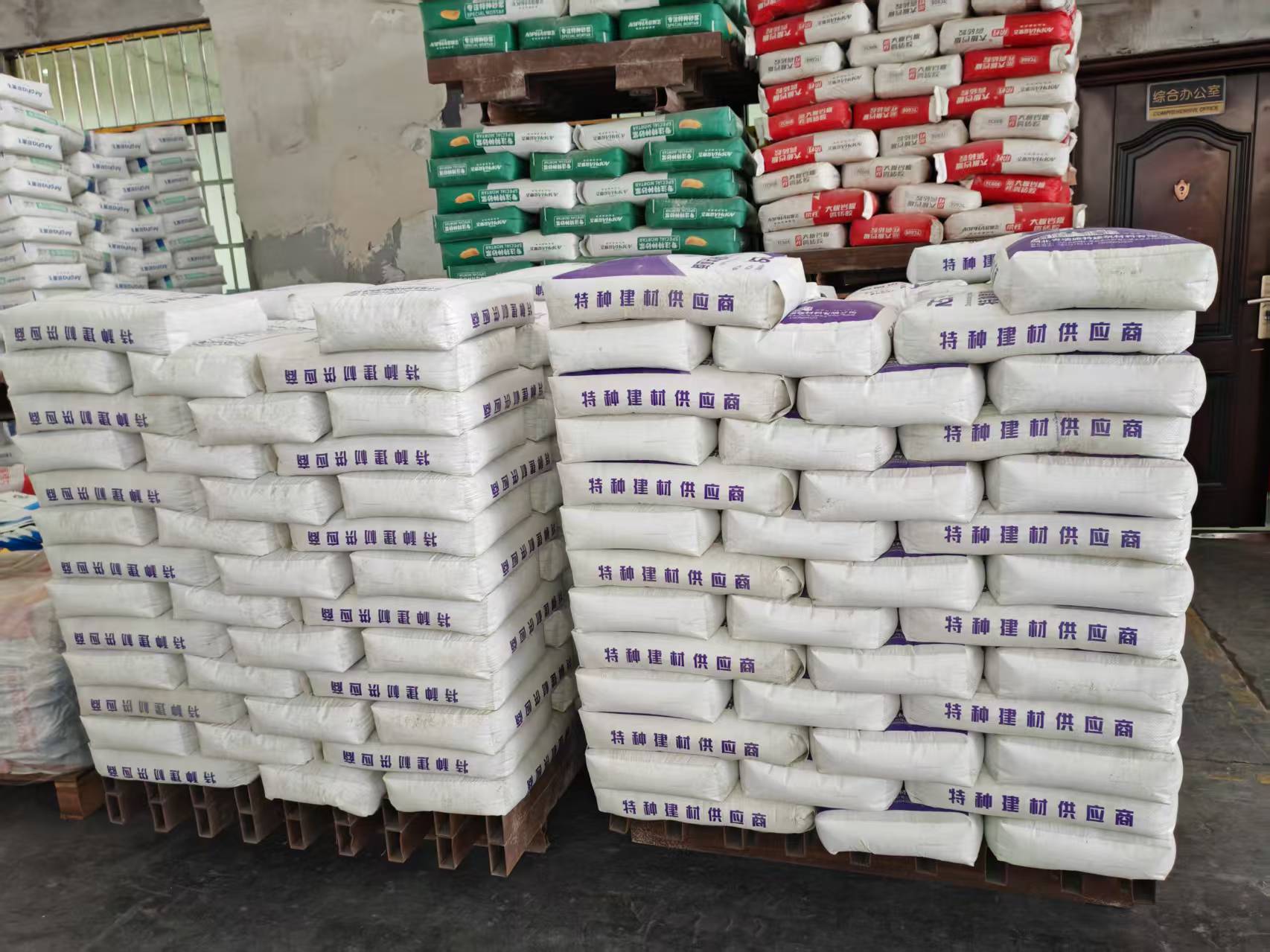 东河镇拱顶带模注浆料