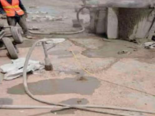 东河镇水泥混凝土路面板底注浆技术 路面脱空注浆整治方案